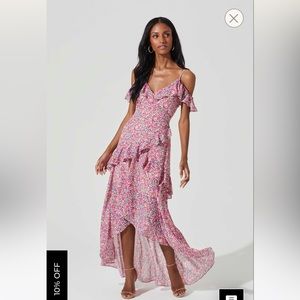 ASTR the LABEL PEMBERLEY FLORAL RUFFLE COLD SHOULDER HI-LO MAXI DRESS